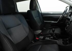 Мицубиси Аутлендер 2015 в Европе на Automoto.ua Белый Мицубиси Аутлендер, объемом двигателя 2.27 л и пробегом 131 тыс. км за 17515 $, фото 4 на Automoto.ua