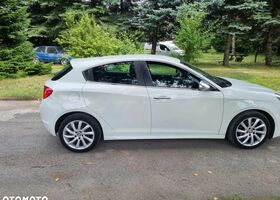 Альфа Ромео Giulietta 2012 у Європі на Automoto.ua Білий Альфа Ромео Giulietta, об'ємом двигуна 1 л та пробігом 197 тис. км за 6901 $, фото 5 на Automoto.ua