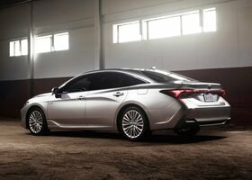 Toyota Avalon 2018 на тест-драйве, фото 5