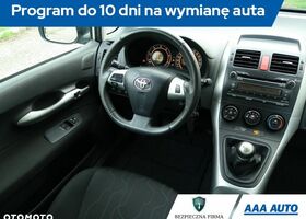 Тойота Аурис, объемом двигателя 1.36 л и пробегом 155 тыс. км за 5616 $, фото 7 на Automoto.ua