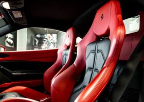 Красный Феррари 488 GTB, объемом двигателя 0 л и пробегом 45 тыс. км за 252193 $, фото 7 на Automoto.ua