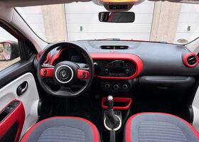 Рено Твинго 2015 в Европе на Automoto.ua Красный Рено Твинго, объемом двигателя 1 л и пробегом 31 тыс. км за 7599 $, фото 16 на Automoto.ua