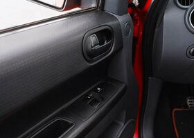 Мицубиси Кольт 2010 в Европе на Automoto.ua Красный Мицубиси Кольт, объемом двигателя 1.12 л и пробегом 66 тыс. км за 6982 $, фото 12 на Automoto.ua