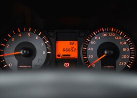Мицубиси Кольт 2010 в Европе на Automoto.ua Красный Мицубиси Кольт, объемом двигателя 1.12 л и пробегом 66 тыс. км за 6982 $, фото 14 на Automoto.ua