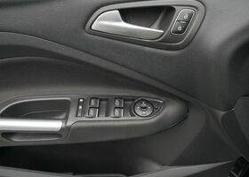 Форд Сі-Макс 2019 у Європі на Automoto.ua Форд Сі-Макс, об'ємом двигуна 1 л та пробігом 99 тис. км за 9900 $, фото 19 на Automoto.ua