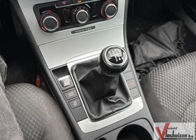 Фольксваген Пассат Варіант 2012 у Європі на Automoto.ua Сірий Фольксваген Пассат Варіант, об'ємом двигуна 1.6 л та пробігом 374 тис. км за 5258 $, фото 12 на Automoto.ua