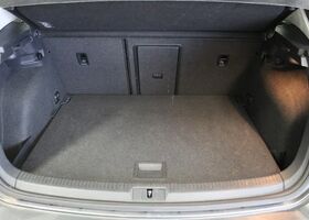 Фольксваген Гольф 2018 в Европе на Automoto.ua Серый Фольксваген Гольф, объемом двигателя 1.6 л и пробегом 67 тыс. км за 23212 $, фото 12 на Automoto.ua