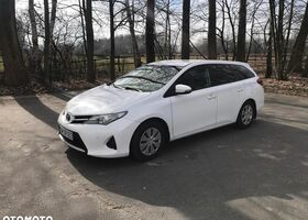 Тойота Аурис, объемом двигателя 1.36 л и пробегом 336 тыс. км за 6004 $, фото 12 на Automoto.ua