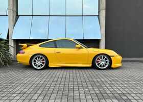 Желтый Порше 996, объемом двигателя 3.6 л и пробегом 37 тыс. км за 178186 $, фото 1 на Automoto.ua