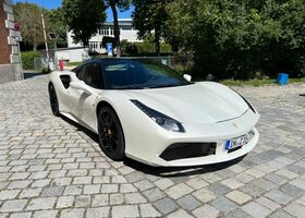 Белый Феррари 488, объемом двигателя 3.9 л и пробегом 28 тыс. км за 269686 $, фото 18 на Automoto.ua