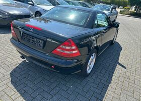 Мерседес 200 2001 в Европе на Automoto.ua Черный Мерседес 200, объемом двигателя 2 л и пробегом 171 тыс. км за 2699 $, фото 4 на Automoto.ua