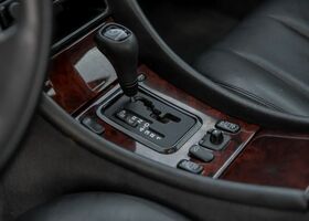 Мерседес ЦЛК-Клас 1997 у Європі на Automoto.ua Сірий Мерседес ЦЛК-Клас, об'ємом двигуна 2.3 л та пробігом 173 тис. км за 15900 $, фото 23 на Automoto.ua