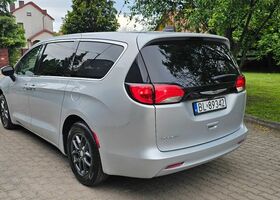 Крайслер Pacifica 2022 у Європі на Automoto.ua Сірий Крайслер Pacifica, об'ємом двигуна 3.61 л та пробігом 87 тис. км за 28766 $, фото 35 на Automoto.ua