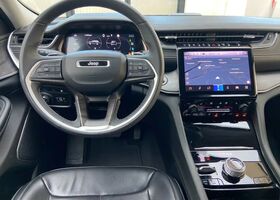 Джип Гранд Чероки 2023 в Европе на Automoto.ua Серый Джип Гранд Чероки, объемом двигателя 2 л и пробегом 29 тыс. км за 65386 $, фото 11 на Automoto.ua