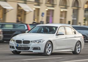 BMW 330 2016 на тест-драйве, фото 2