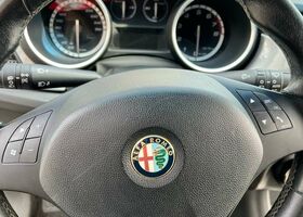 Білий Альфа Ромео Giulietta, об'ємом двигуна 1.37 л та пробігом 91 тис. км за 10226 $, фото 4 на Automoto.ua
