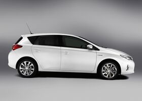 Тойота Аурис, Хэтчбек 2012 - н.в. II 2.0 D MT (124 Hp)