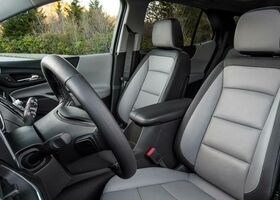 Передні сидіння кросовера Chevrolet Equinox 2021