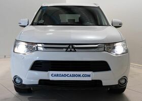 Мицубиси Аутлендер 2015 в Европе на Automoto.ua Белый Мицубиси Аутлендер, объемом двигателя 2.27 л и пробегом 131 тыс. км за 17515 $, фото 1 на Automoto.ua