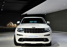 Білий Джип Grand Cherokee, об'ємом двигуна 6.42 л та пробігом 31 тис. км за 52951 $, фото 4 на Automoto.ua