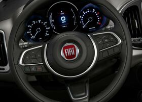 Руль и панель приборов нового Fiat 500L
