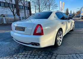 Білий Мазераті Quattroporte, об'ємом двигуна 4.24 л та пробігом 77 тис. км за 30939 $, фото 4 на Automoto.ua