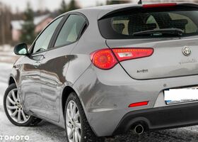 Альфа Ромео Giulietta, об'ємом двигуна 1.96 л та пробігом 215 тис. км за 6026 $, фото 7 на Automoto.ua