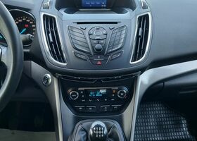 Форд Куга, объемом двигателя 2 л и пробегом 210 тыс. км за 10346 $, фото 6 на Automoto.ua