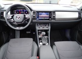 Чорний Шкода Kodiaq, об'ємом двигуна 1.97 л та пробігом 11 тис. км за 40152 $, фото 12 на Automoto.ua