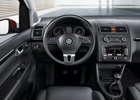 Volkswagen Touran 2016 на тест-драйве, фото 10