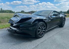 Сірий Астон Мартін DB11, об'ємом двигуна 3.98 л та пробігом 20 тис. км за 86192 $, фото 14 на Automoto.ua