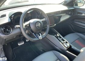 Альфа Ромео Джуниор 2024 в Европе на Automoto.ua Синий Альфа Ромео Джуниор, объемом двигателя 0 л и пробегом 1 тыс. км за 149900 $, фото 12 на Automoto.ua