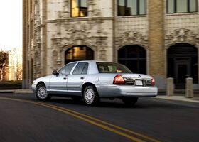 Меркурі Grand Marquis, Седан 2000 - н.в.