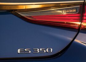 Lexus ES 2020 на тест-драйве, фото 11
