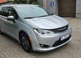 Крайслер Pacifica 2022 у Європі на Automoto.ua Сірий Крайслер Pacifica, об'ємом двигуна 3.61 л та пробігом 87 тис. км за 28766 $, фото 33 на Automoto.ua