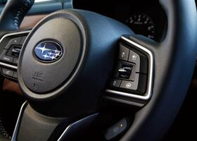 Кермо та керування Subaru Legacy 2021
