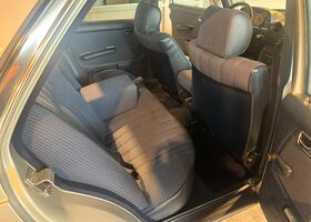 Мерседес 200 1984 у Європі на Automoto.ua Срібний Мерседес 200, об'ємом двигуна 2 л та пробігом 138 тис. км за 16240 $, фото 17 на Automoto.ua