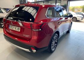 Міцубісі Аутлендер 2018 у Європі на Automoto.ua Червоний Міцубісі Аутлендер, об'ємом двигуна 2 л та пробігом 137 тис. км за 15104 $, фото 4 на Automoto.ua