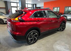 Міцубісі Eclipse Cross 2022 у Європі на Automoto.ua Червоний Міцубісі Eclipse Cross, об'ємом двигуна 2.36 л та пробігом 93 тис. км за 22219 $, фото 5 на Automoto.ua