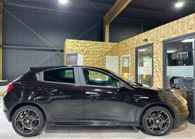 Чорний Альфа Ромео Giulietta, об'ємом двигуна 1.96 л та пробігом 269 тис. км за 11720 $, фото 8 на Automoto.ua