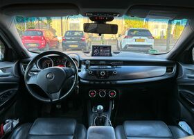 Білий Альфа Ромео Giulietta, об'ємом двигуна 1.6 л та пробігом 130 тис. км за 9687 $, фото 6 на Automoto.ua