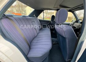 Мерседес 200 1988 в Европе на Automoto.ua Белый Мерседес 200, объемом двигателя 1.98 л и пробегом 196 тыс. км за 8841 $, фото 19 на Automoto.ua