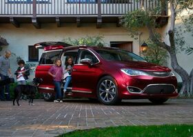 Chrysler Pacifica 2017 на тест-драйве, фото 7