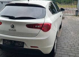 Альфа Ромео Giulietta 2011 у Європі на Automoto.ua Білий Альфа Ромео Giulietta, об'ємом двигуна 1 л та пробігом 200 тис. км за 6175 $, фото 10 на Automoto.ua