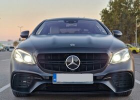 Чорний Мерседес E 220, об'ємом двигуна 1.95 л та пробігом 84 тис. км за 41037 $, фото 1 на Automoto.ua