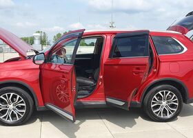Мицубиси Аутлендер 2016 в Европе на Automoto.ua Мицубиси Аутлендер, объемом двигателя 2.27 л и пробегом 141 тыс. км за 74000 $, фото 25 на Automoto.ua