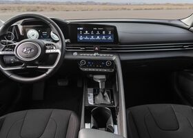 Салон нового Hyundai Elantra 2022