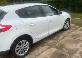 Рено Меган 2015 у Європі на Automoto.ua Білий Рено Меган, об'ємом двигуна 1 л та пробігом 200 тис. км за 5812 $, фото 3 на Automoto.ua