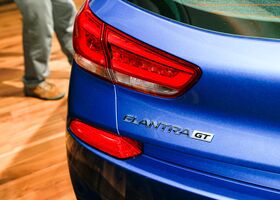 Hyundai Elantra 2018 на тест-драйве, фото 6