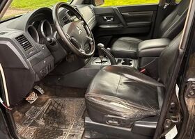 Міцубісі Паджеро 2007 у Європі на Automoto.ua Чорний Міцубісі Паджеро, об'ємом двигуна 3.2 л та пробігом 249 тис. км за 13182 $, фото 9 на Automoto.ua